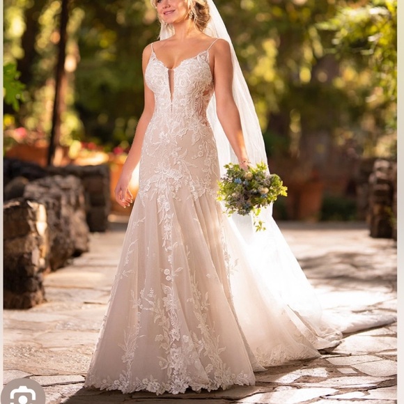 Essense if Australia, Cathedral Train Lace  Wedding Gown - Picture 12 of 12